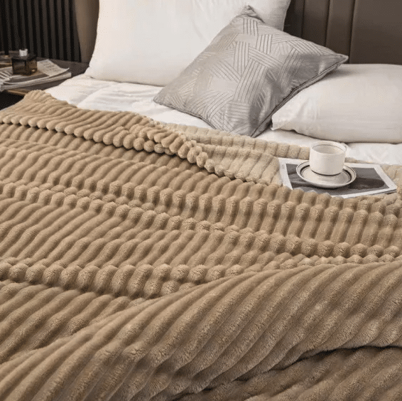 Pătură moale 130×200 cm pentru pat sau canapea – Pled călduros cu model reliefat