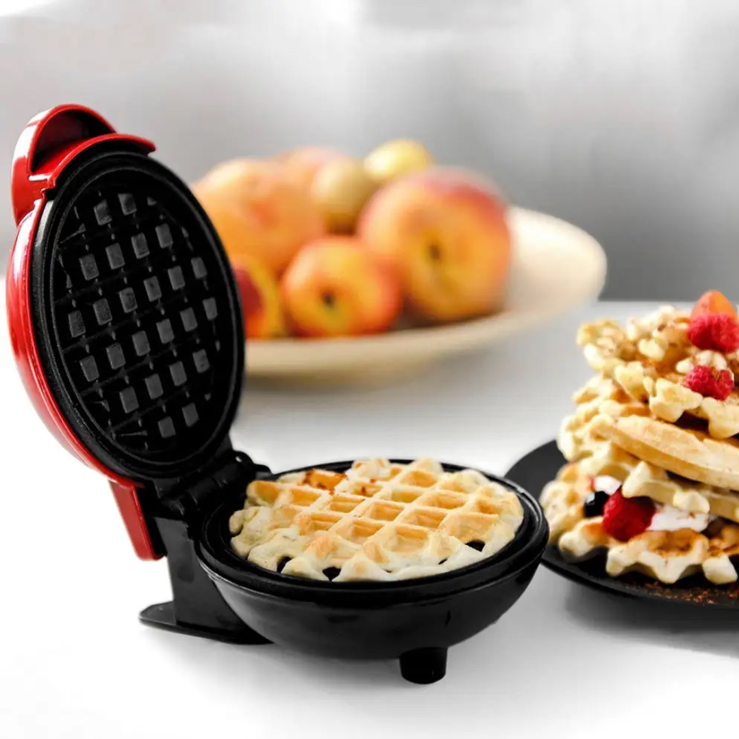 Mini aparat electric pentru gofre si vafe cu placi antiaderente - Design compact rosu
