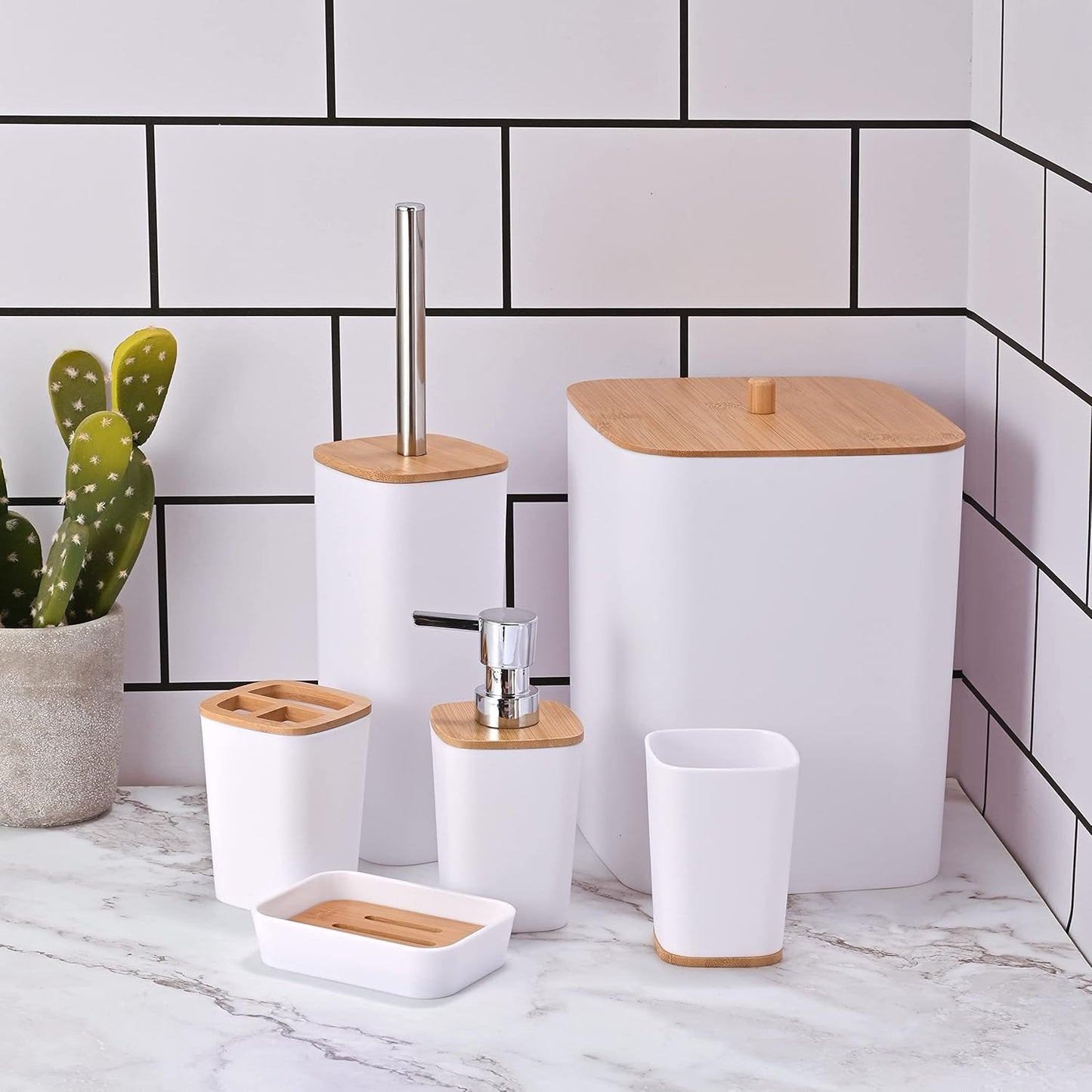 Set Accesorii Baie 6 Piese din Bambus, Cos Baie cu Capac, Perie Toaleta, Dozator Sapun, Suport Periute, Savoniera, Design Elegant si Modern, Alb si Negru