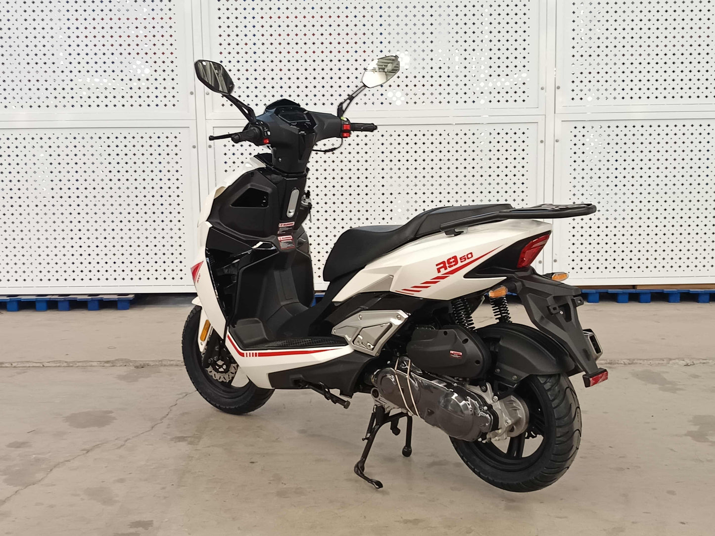 Scuter JRH R9 125CC, viteza 85 km/h, motor EFI, consum redus, alb