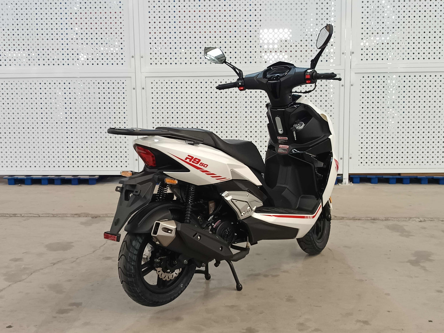 Scuter JRH R9 125CC, viteza 85 km/h, motor EFI, consum redus, alb