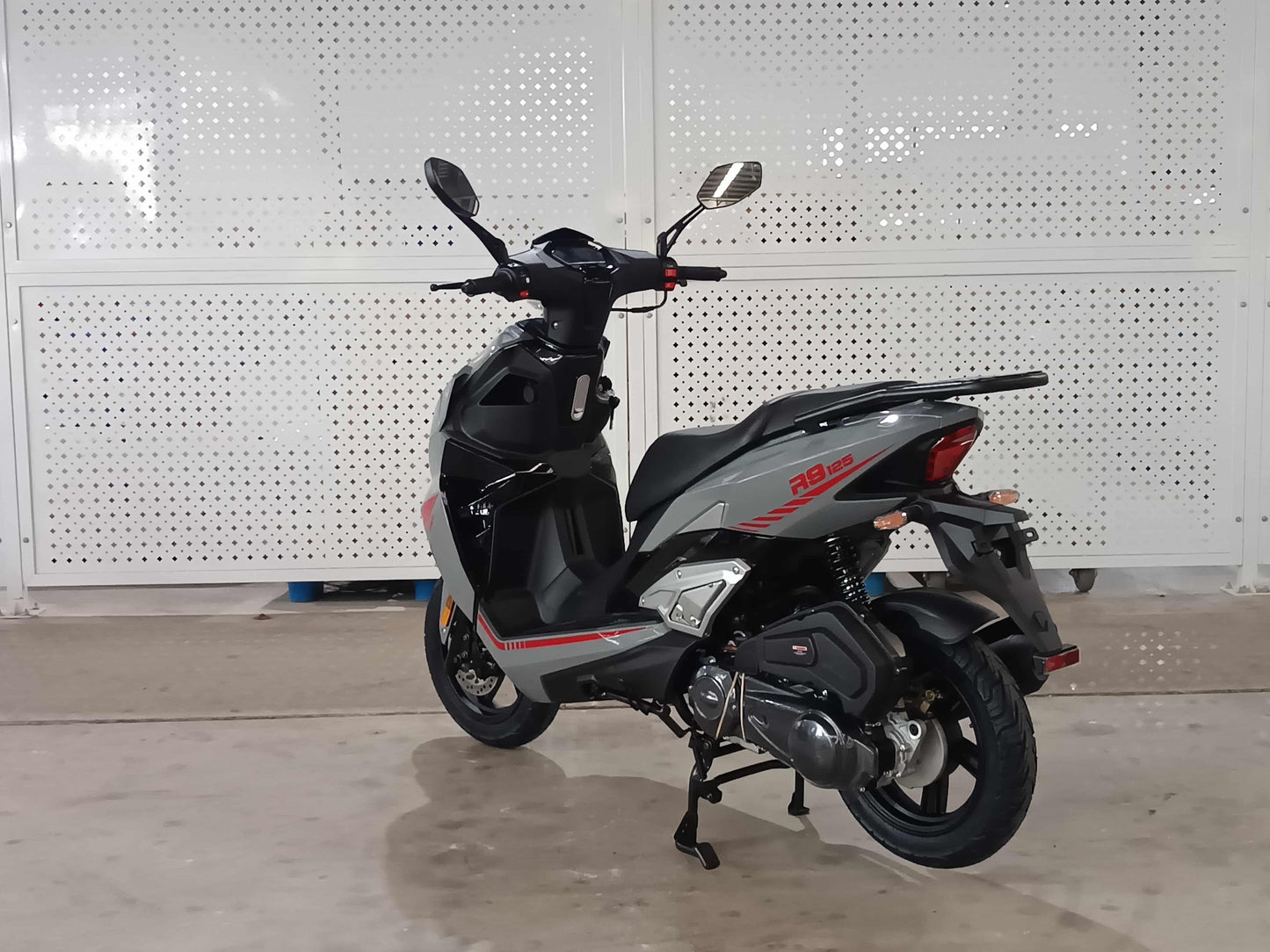 Scuter JRH R9 125CC, viteza 85 km/h, motor EFI, consum redus, gri