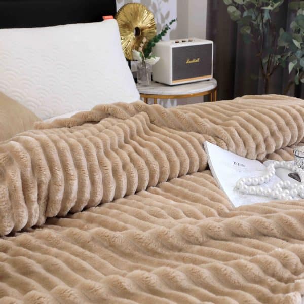 Pătură moale 130×200 cm pentru pat sau canapea – Pled călduros cu model reliefat