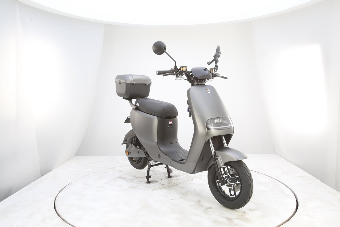 Scuter Electric gri 48V 30Ah 900W , Viteză 25 km/h, Autonomie 90 km