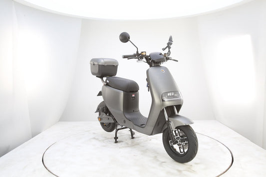Scuter Electric gri 48V 30Ah 900W , Viteză 25 km/h, Autonomie 90 km