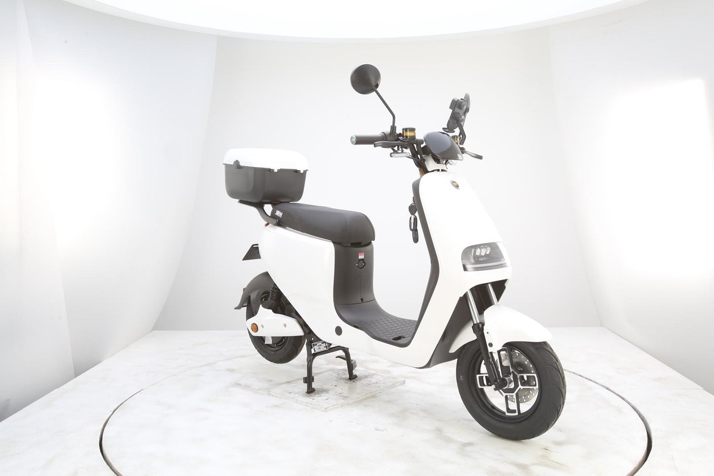 Scuter Electric alb 48V 30Ah 900W – Limitat 25 km/h, Autonomie 90 km, Fără permis