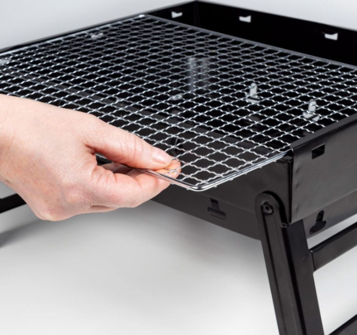 Grătar portabil și pliabil pentru cărbuni – din inox, compact, ideal pentru camping și picnic